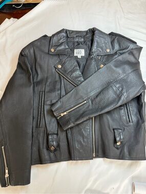 Via Max Women's Black Leather Moto Jacket with Zipper Accents